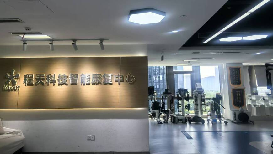 卜冠今说李奕臻许佳琪莫名其妙,香港今晚一定出准确生肖,详细释义解释落实_高级版V11.51